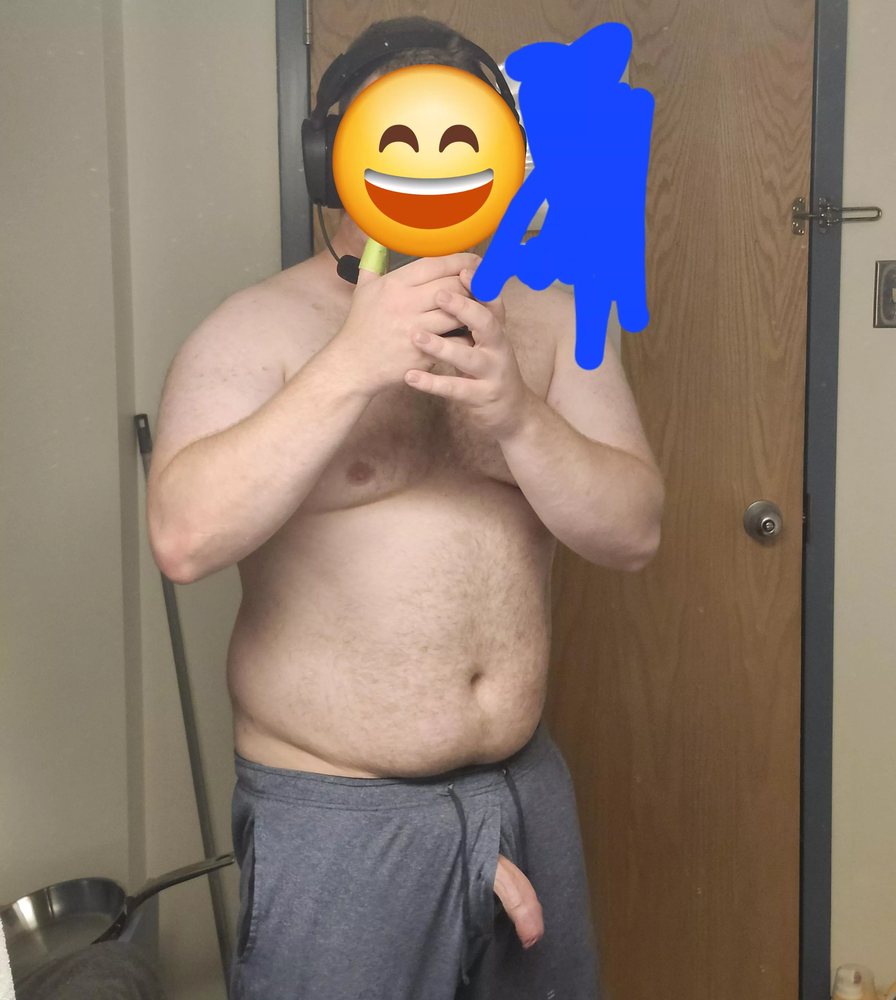 (25)Just hanging out, anyone like chubby guys