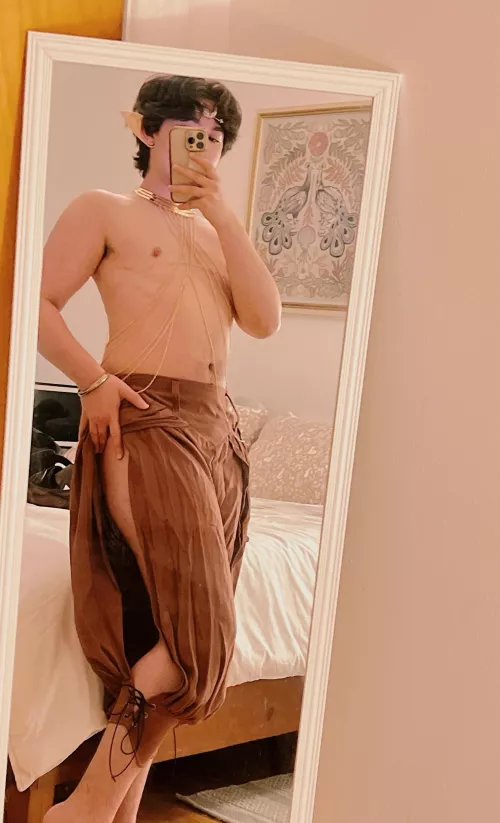 elfboy here, ready to serve you🧝🏻💚