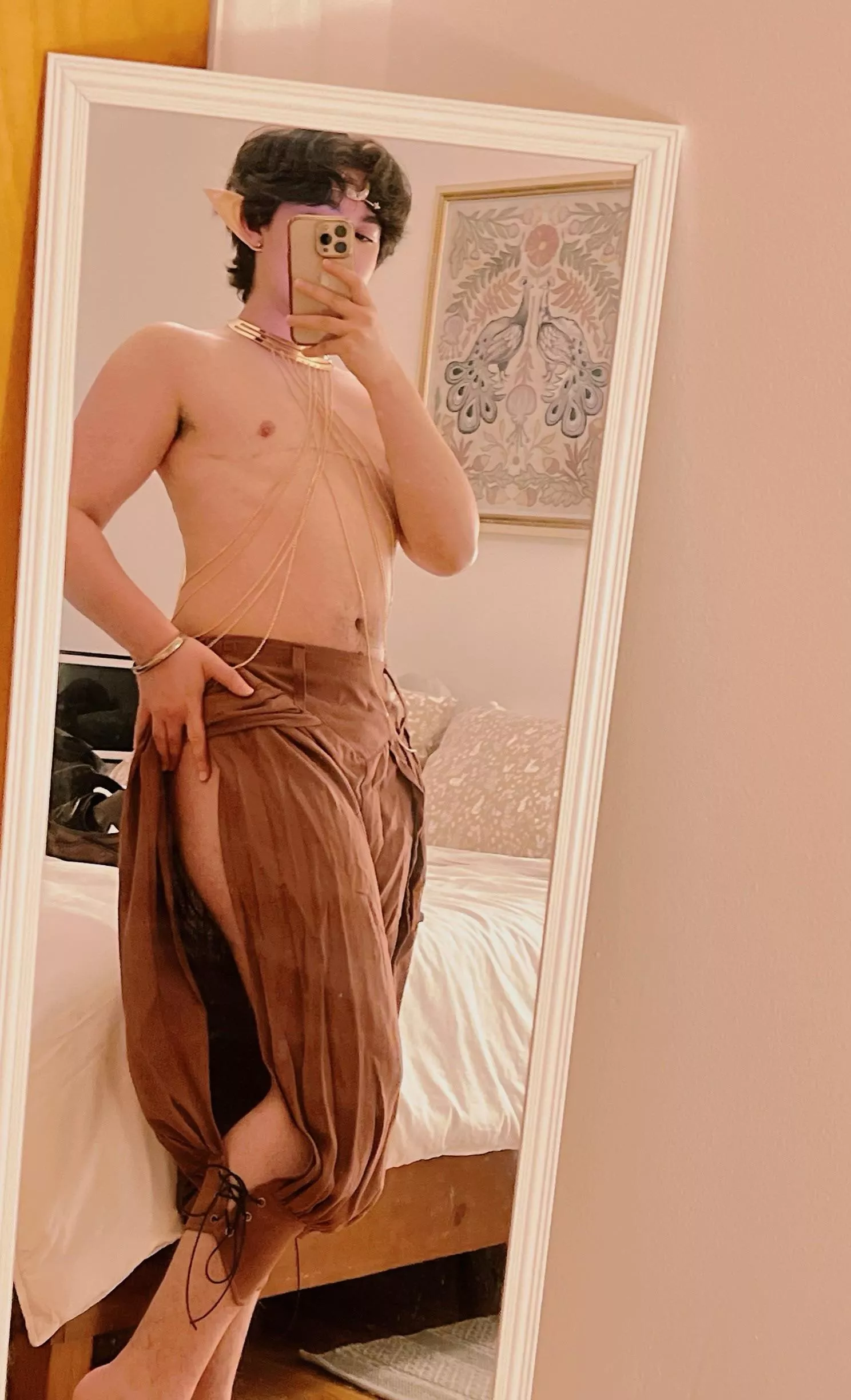 elfboy here, ready to serve you🧝🏻💚