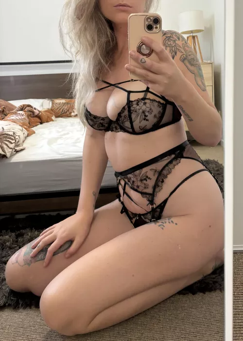 Help me clip my stockings on 