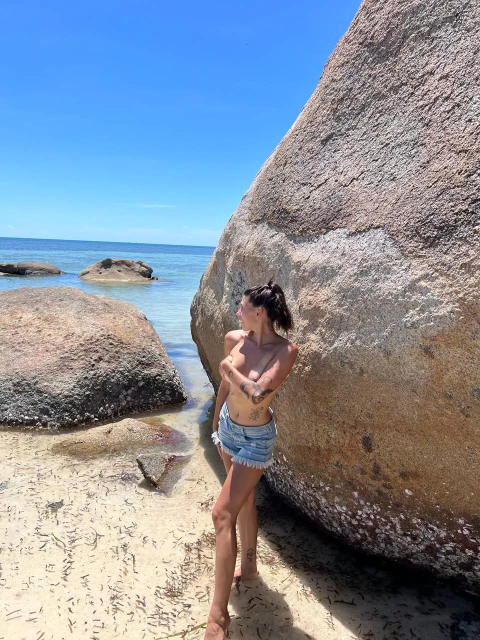 How would you react if you saw me strolling by the shore?