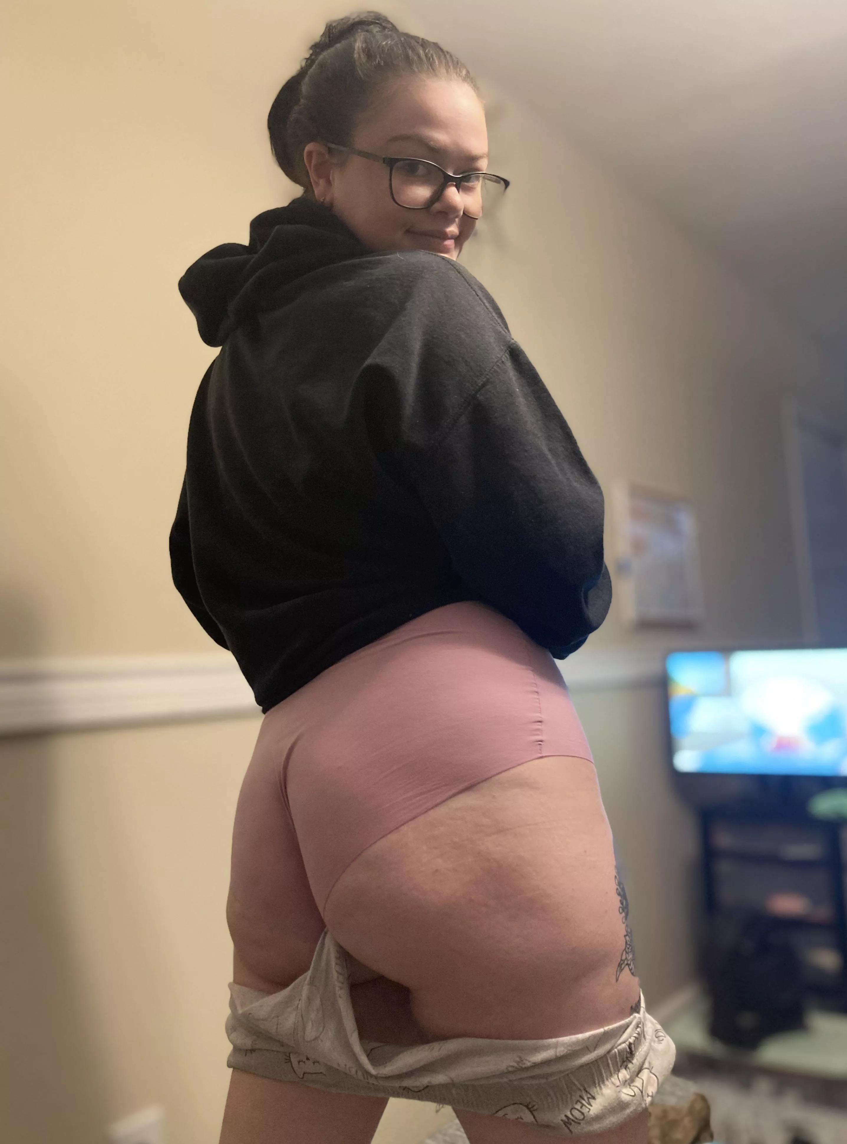 I have no problem showing off my fat ass for you…. 