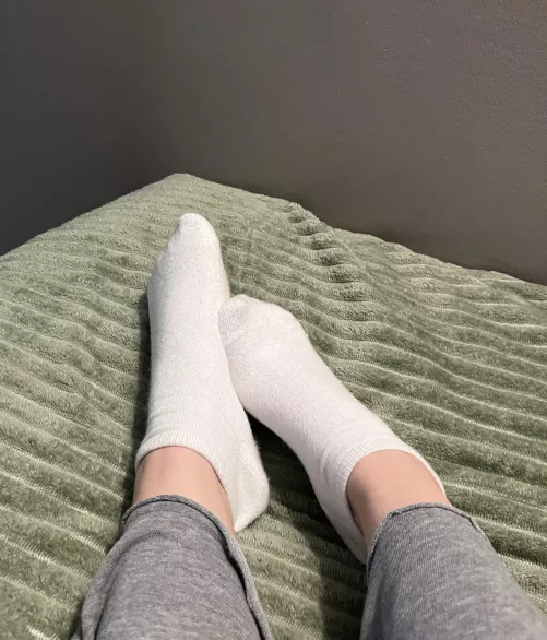 I need a foot stool, can I place my feet on your face ? 