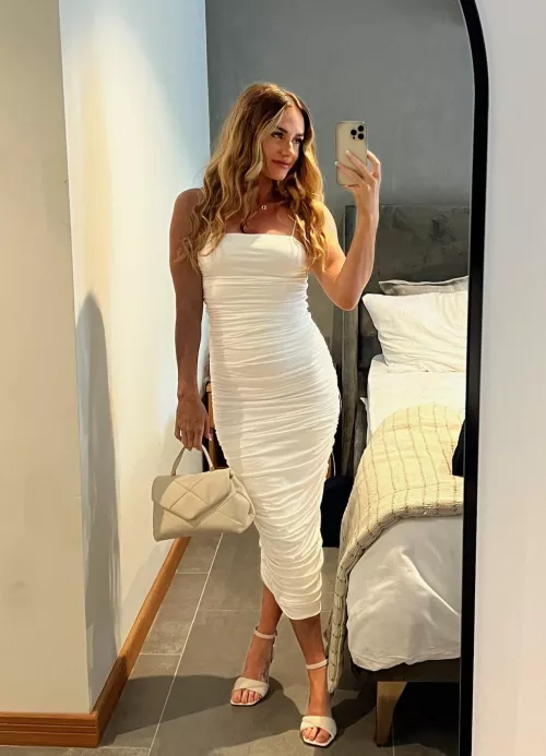 Love a white dress when on vacation ☀️ 