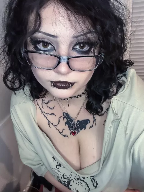 my glasses broke pls don't laugh at me