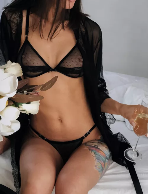 The secrets of her image in black lingerie