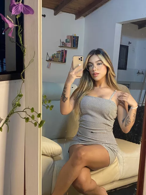 Tight dress, cute face, struggling with my gaze