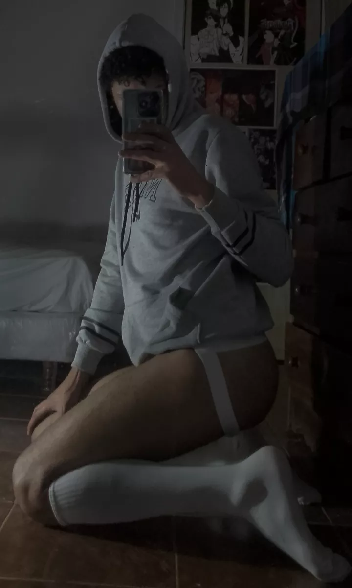 Who lends me his face to sit on?