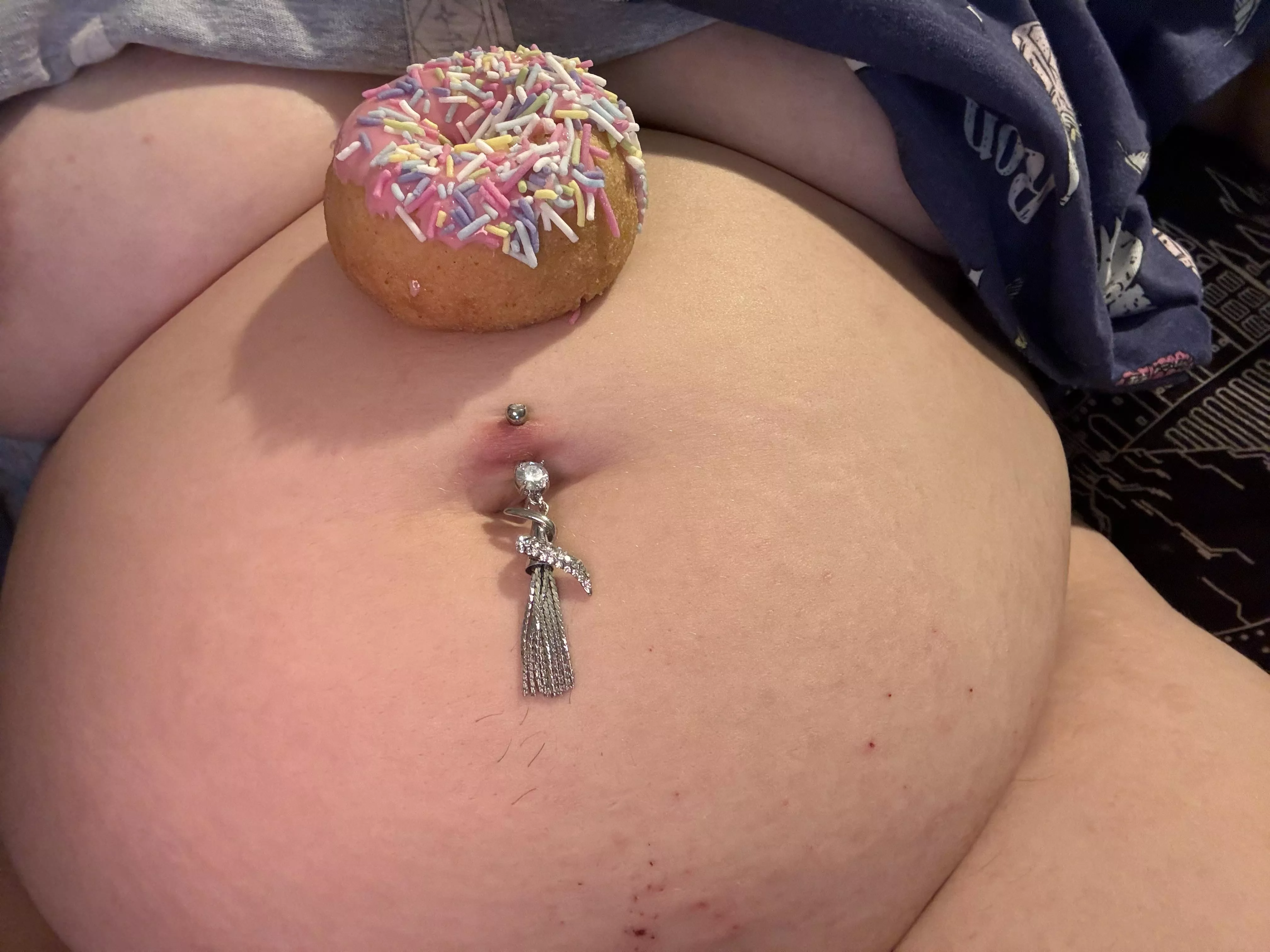 Who wants to feed me more donuts?? I’m not full enough yet, I’m insatiable 