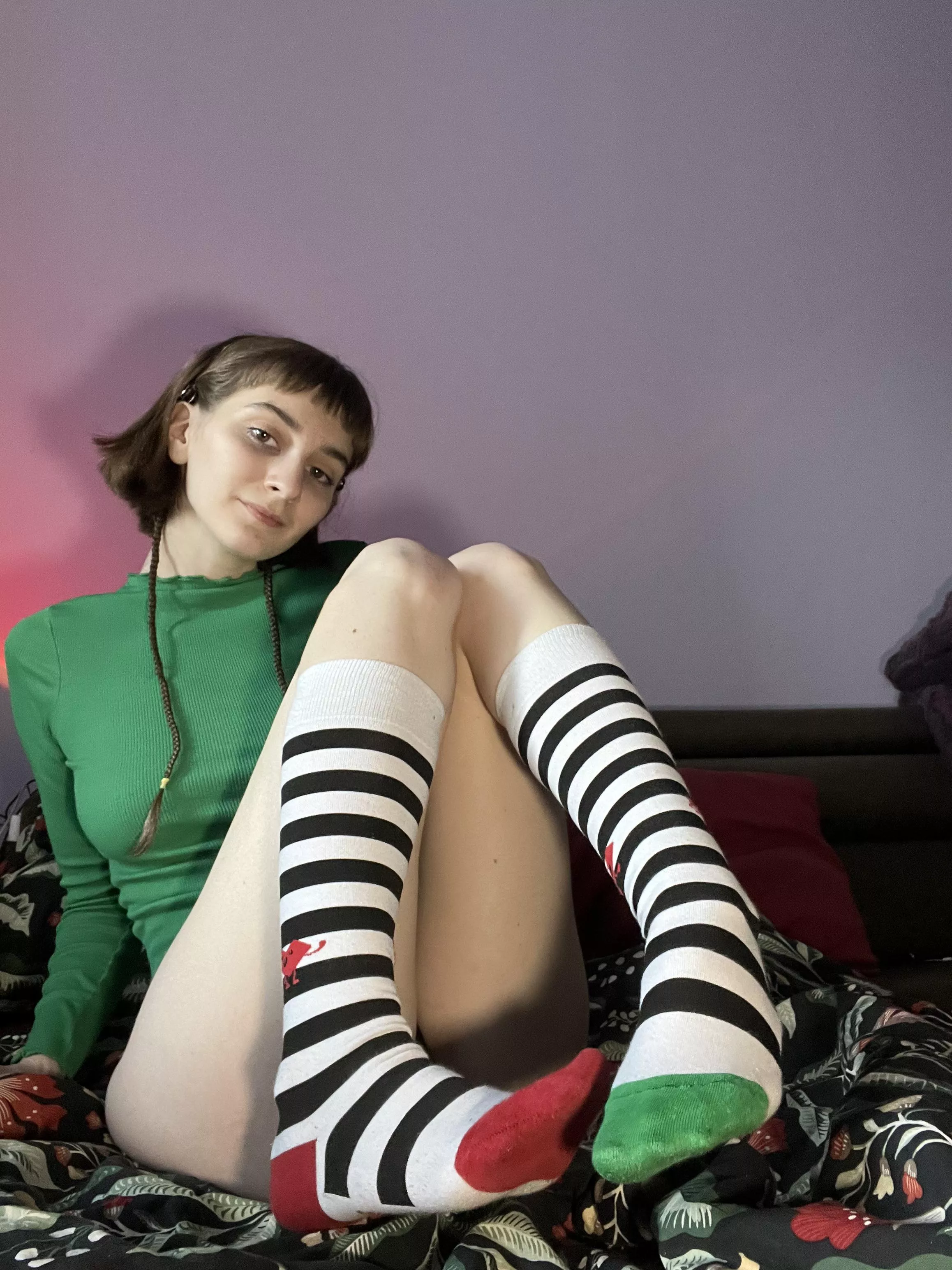 💚 cute girl in cute socks