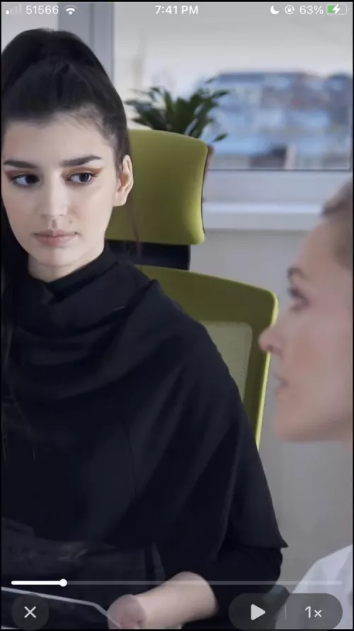 Name this porn star please 😭🙏