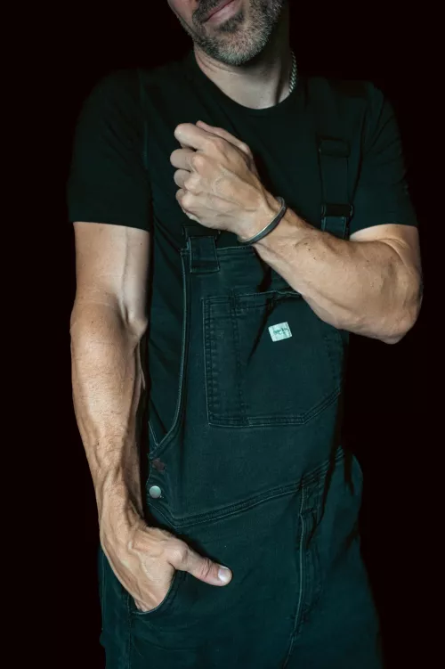 Overalls & T szn 🖤