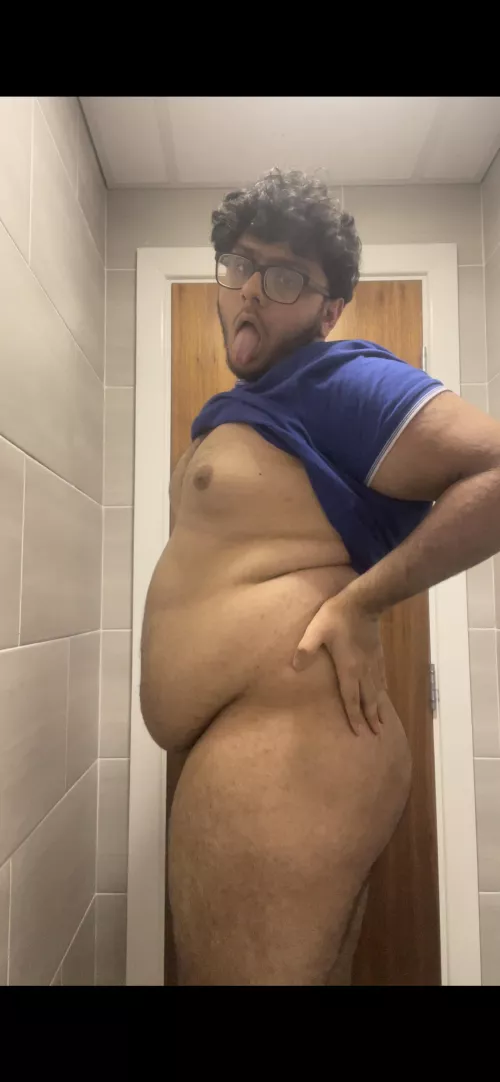 Who wants to fuck this chub?