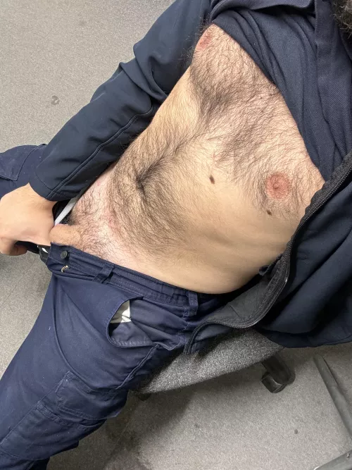 Can I see you in the office daddy…? Any hairy 40+ top dads wanna chat? Pm me. (27 UK). 