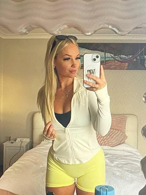 does my outfit turn u on? 