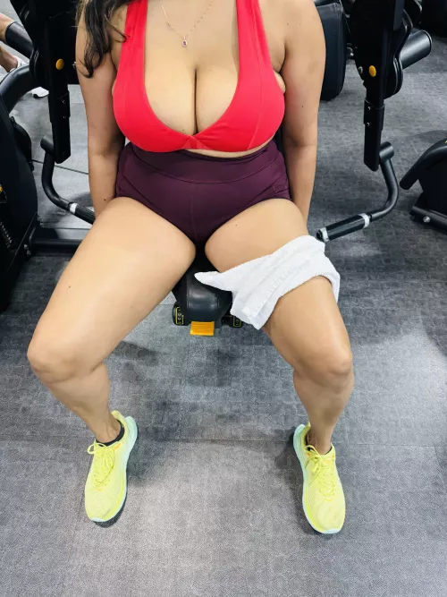 [F] Younger guys really liked my deep.... stretch