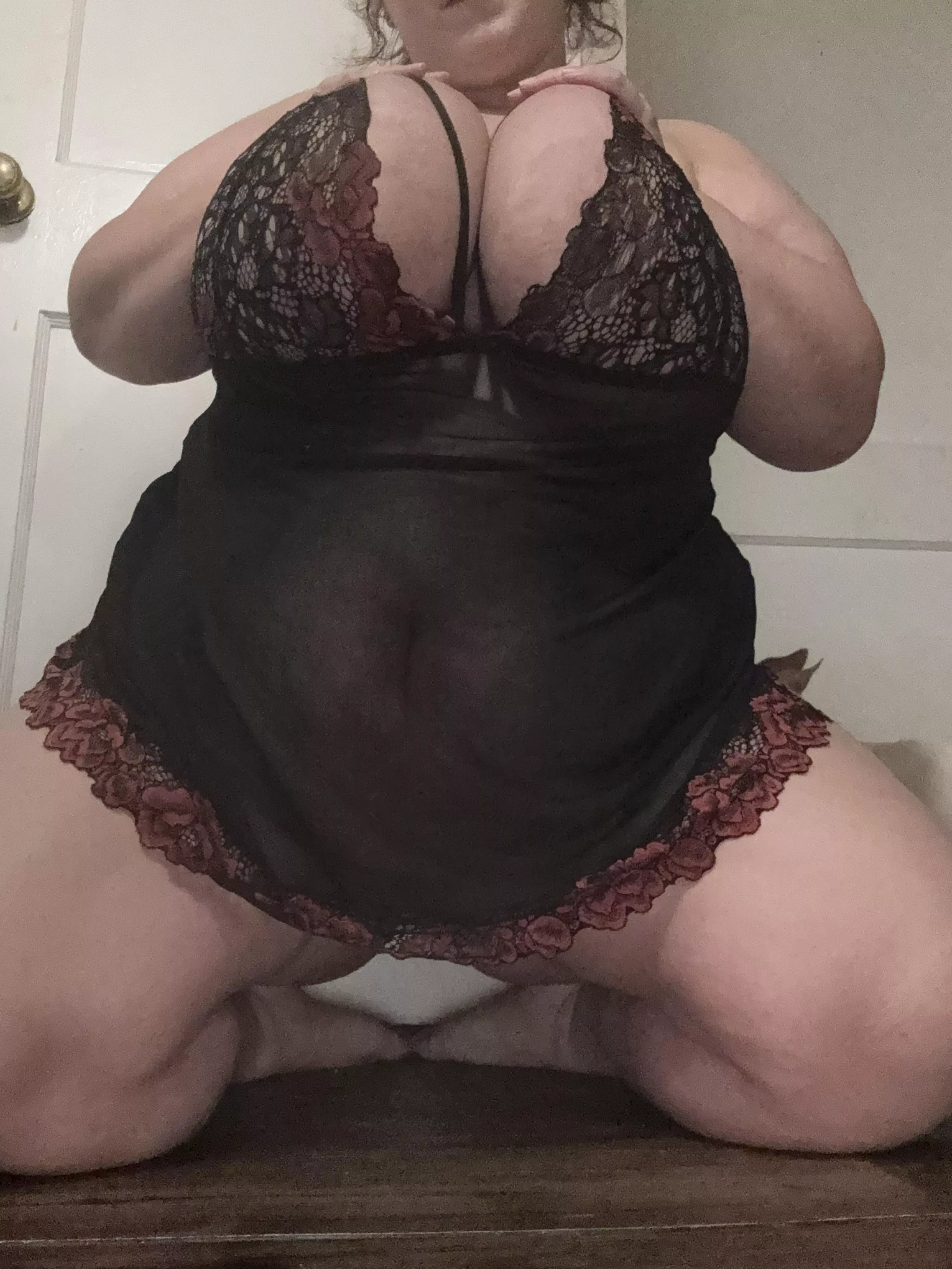 Hello I’m Goddess Luna! 6 years of experience! I’m a natural switch! I offer [fet] friendly content. Come jerk off to my big natural tits during [cam] or get blown up with [pic] [vid]. Customizable content [pic] [rate] [vid] [aud]