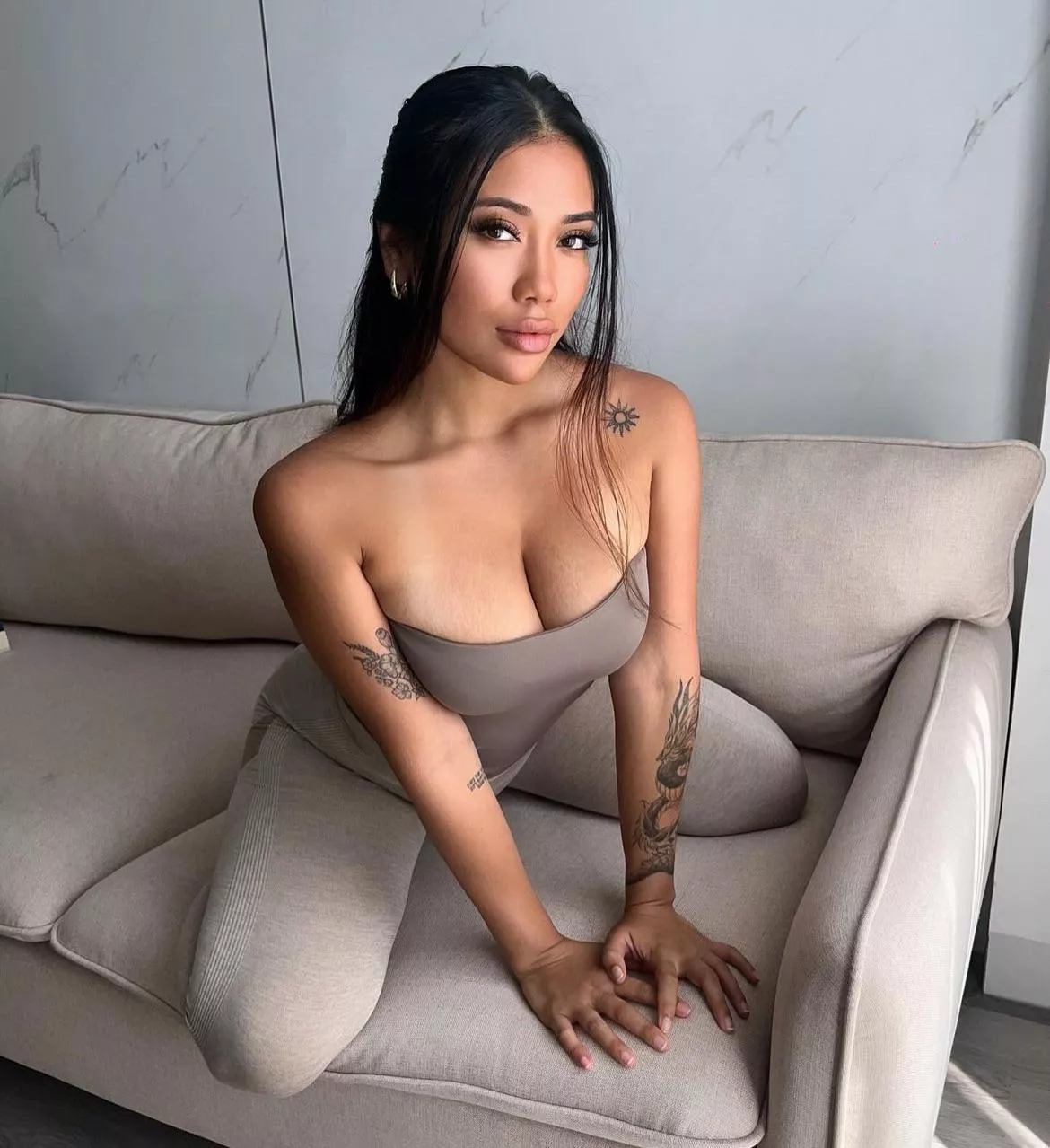 I’m 24 and still single. Anyone wanna date a filipina? 🥹🥰