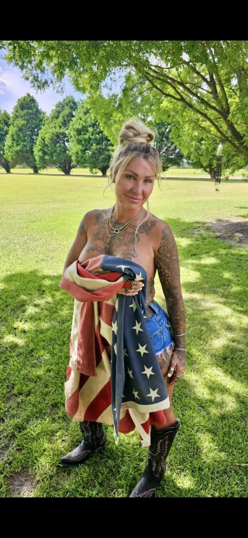 Just an ol country gal who loves her COUNTRY… Murica 🇺🇸
