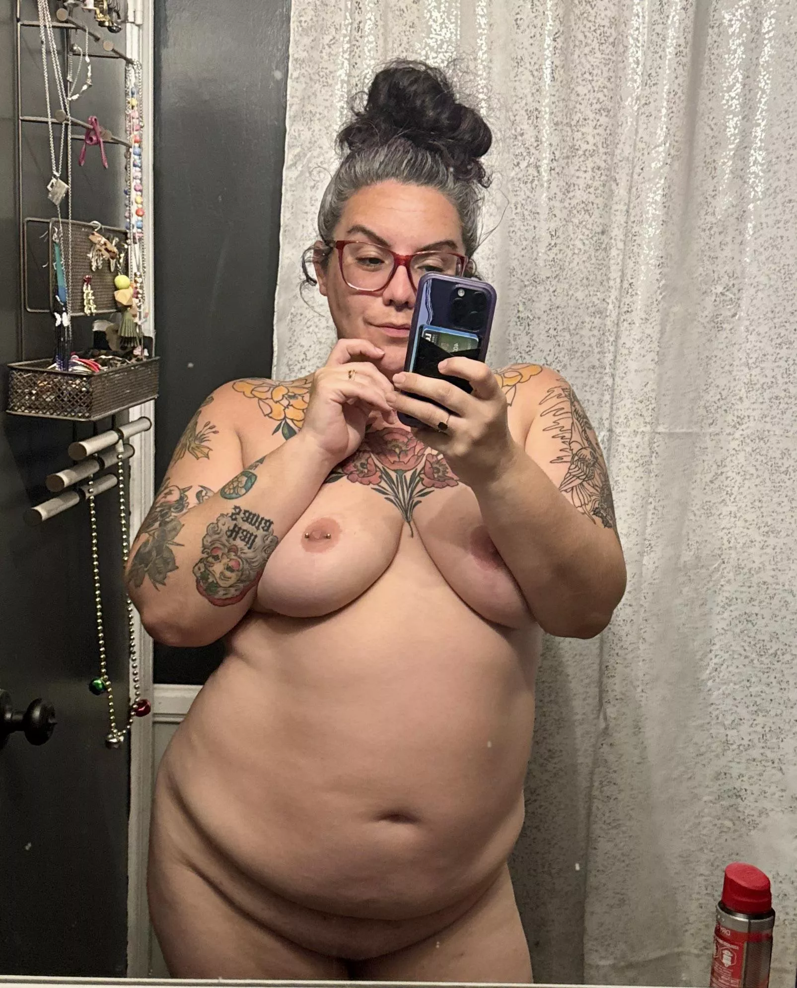 Lay down so I can sit on your face 