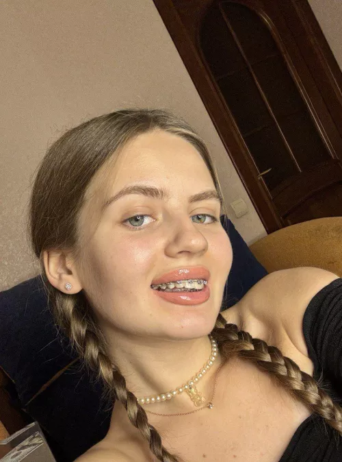 My braces make me the perfect sugar baby, wanna be my daddy?