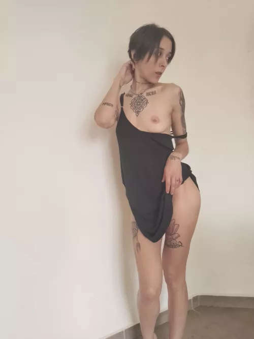 My hair looks sexy like this, it's already grown quite a bit. 