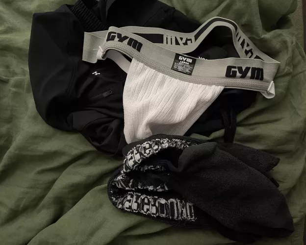 Sweaty jock after heavy deadlifts 