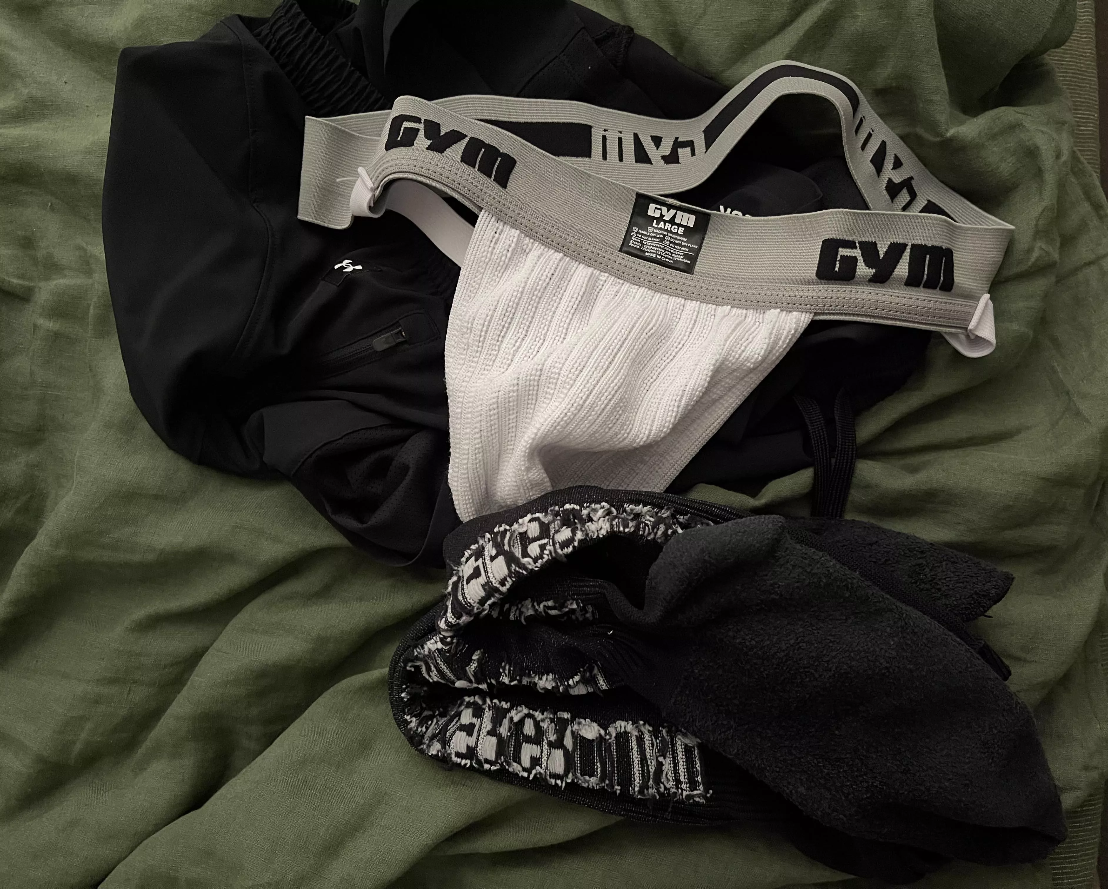 Sweaty jock after heavy deadlifts 