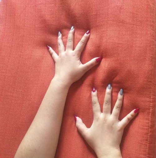 What are they doing to me to make my hands look like this?😏🤫