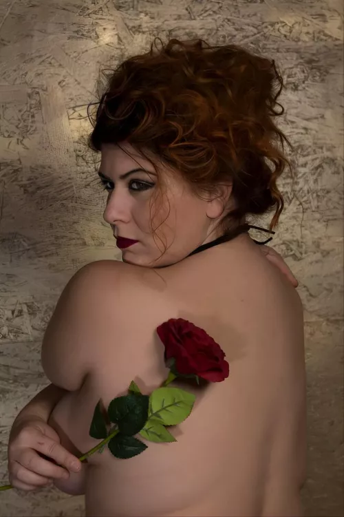 With clothes or without, London Andrews looks amazing! 