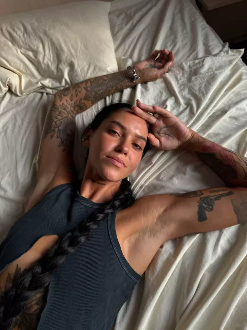 do you like smooth clean shaved armpits? 