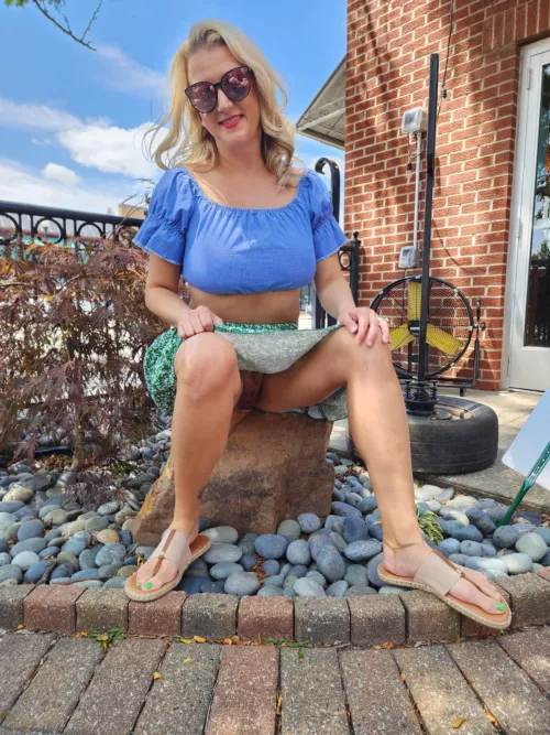 Flashing my pussy in the wild, see if anyone notices