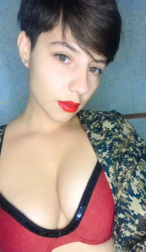Pixie cut and red lips 4u 