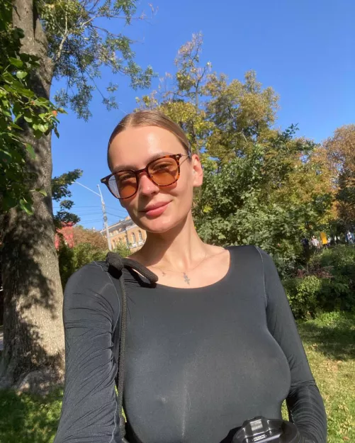 Sunny day, feeling so good and comfy in that outfit 