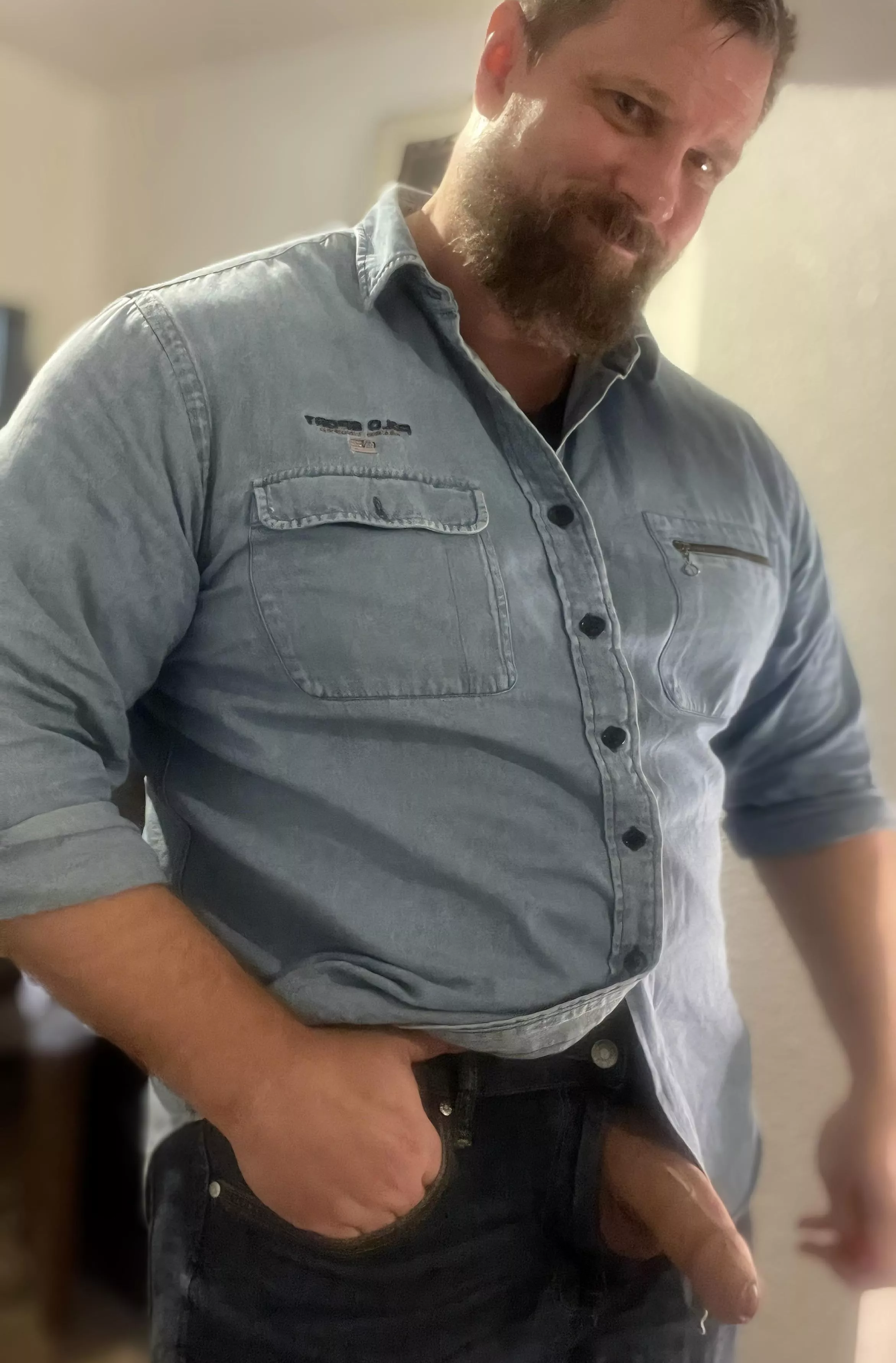 What do you think? . Is this a good way to get a good first impression at the job interview ?