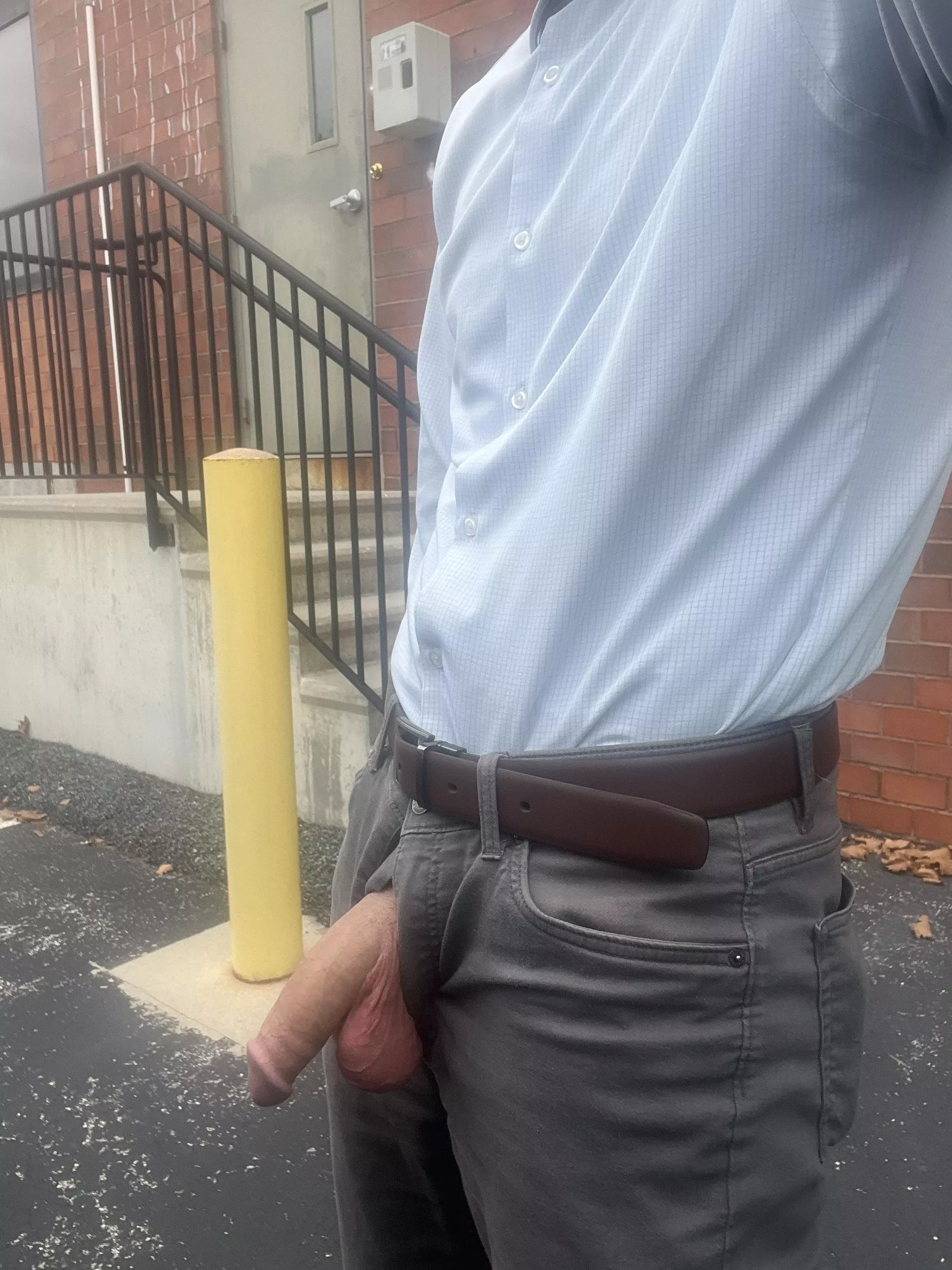 You walk out the back door at work and see me wyd? 