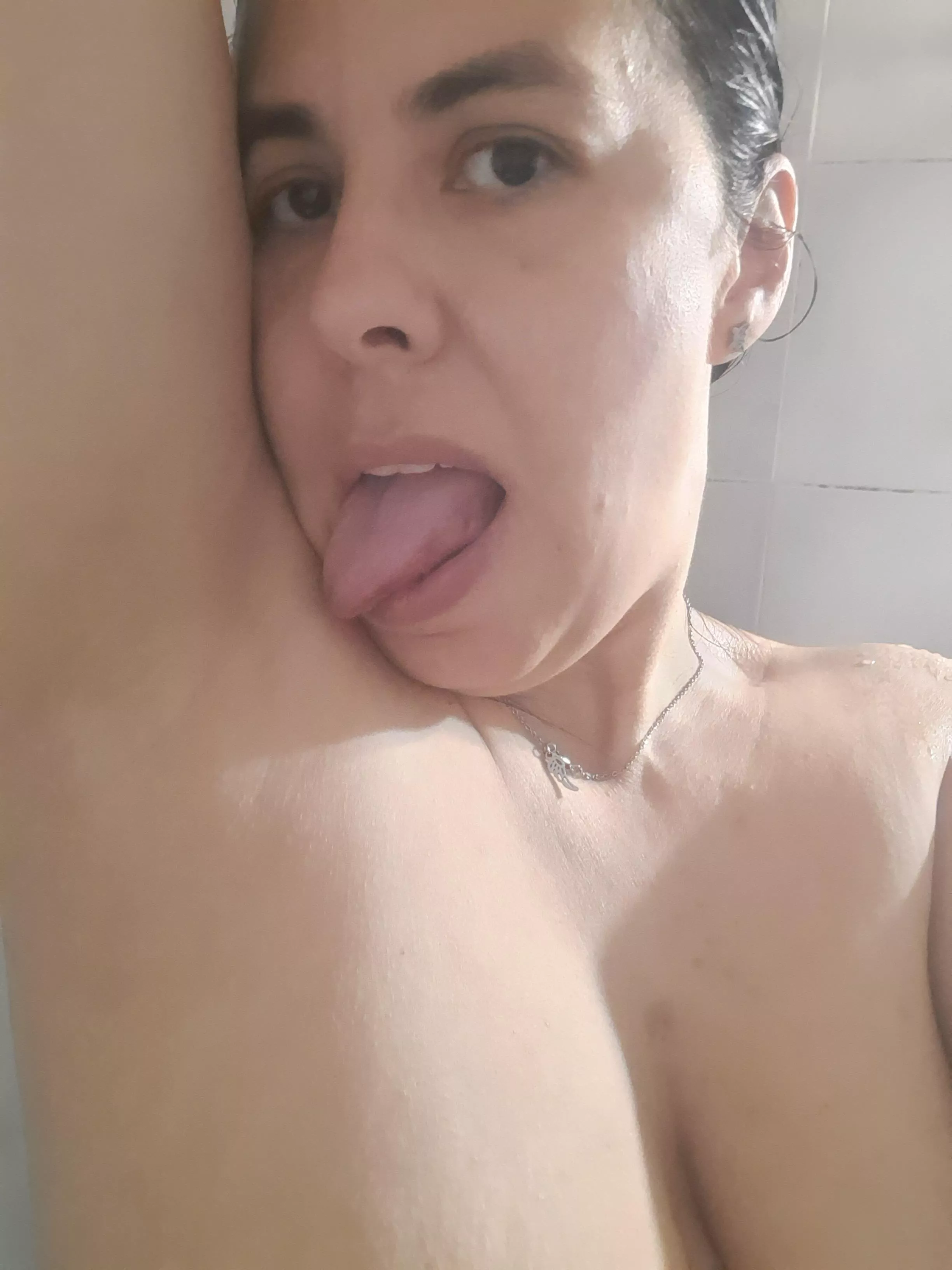 you would like to pass your tongue over my soft armpit... 