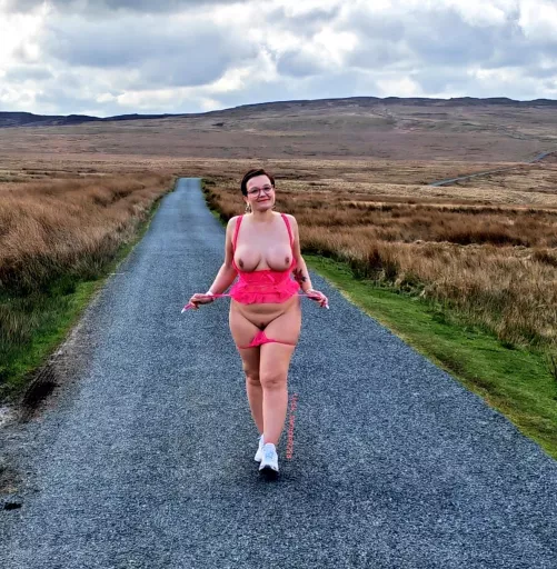 A UK cougar roaming the wild moors xx 42 5ft 