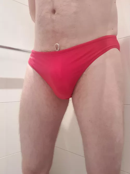 Bulging out my beachwear 