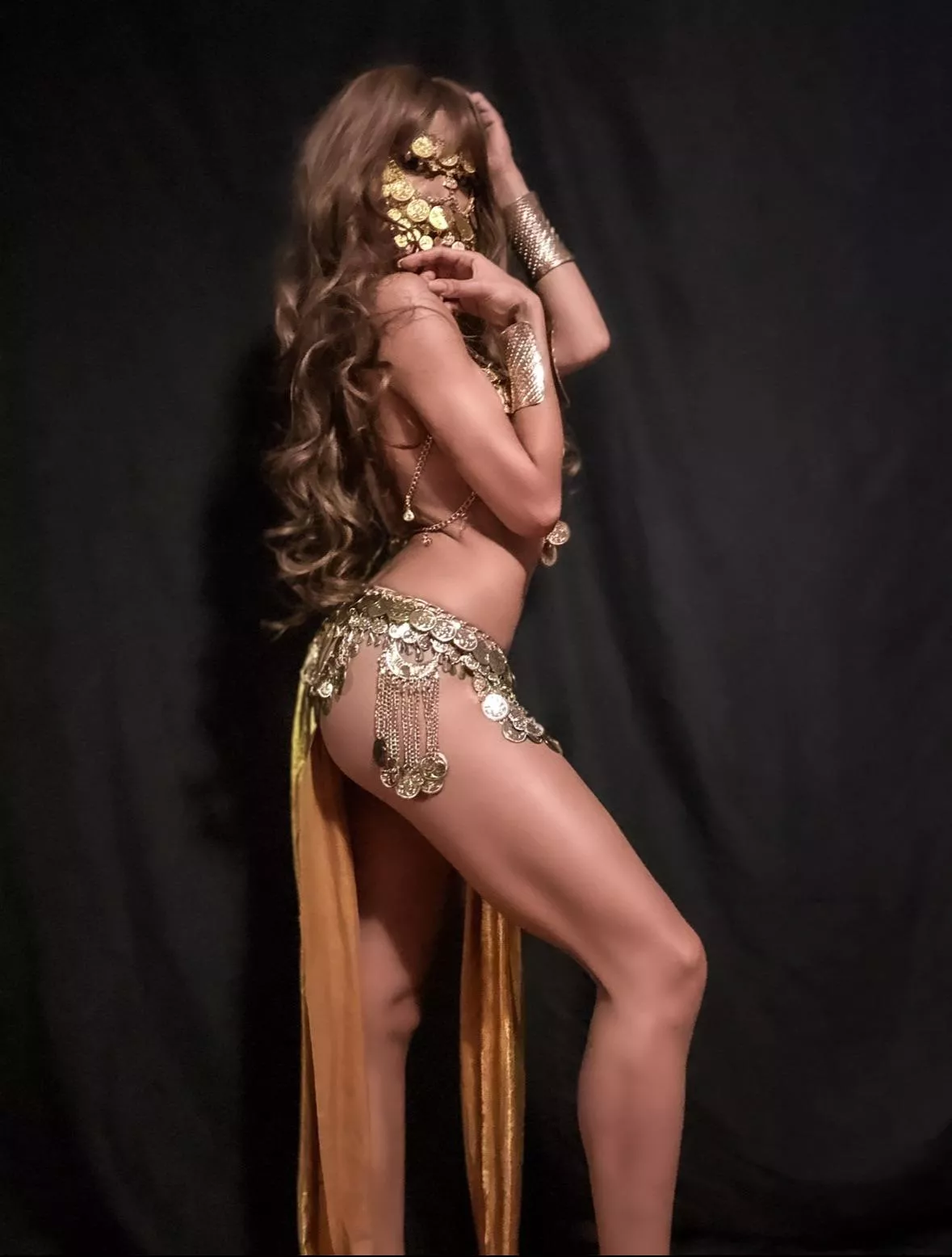 Harem girls are build different. For starters, long beautiful hair