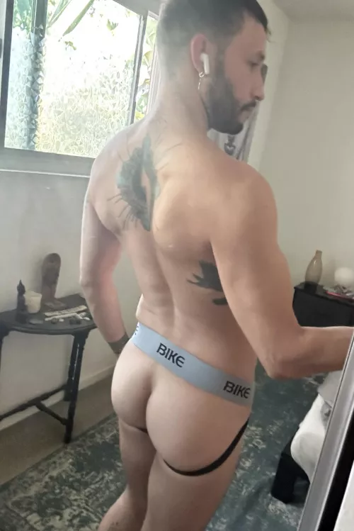 How’s it lookin bro [36]