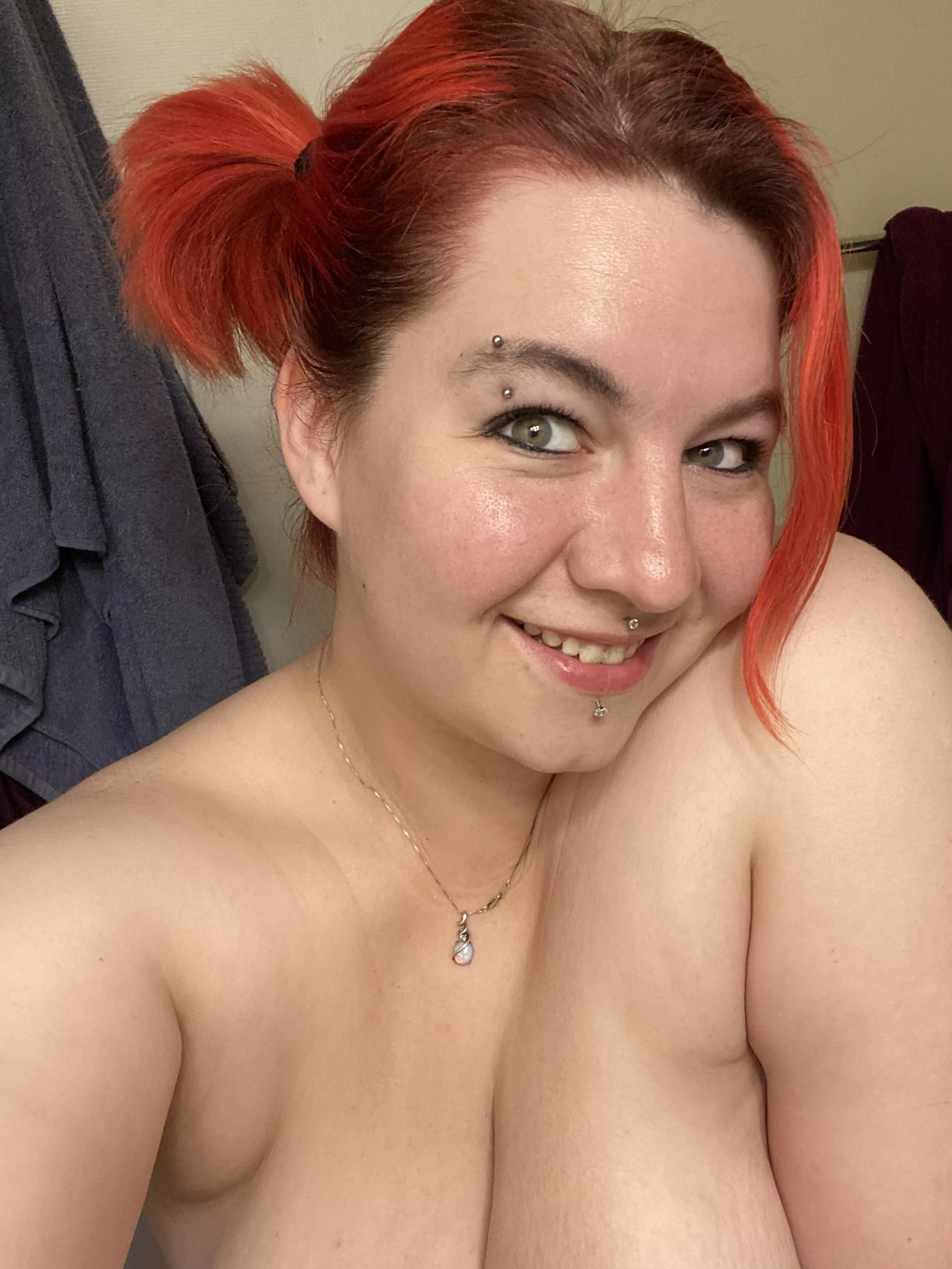 Just a milf here to say hi 😘