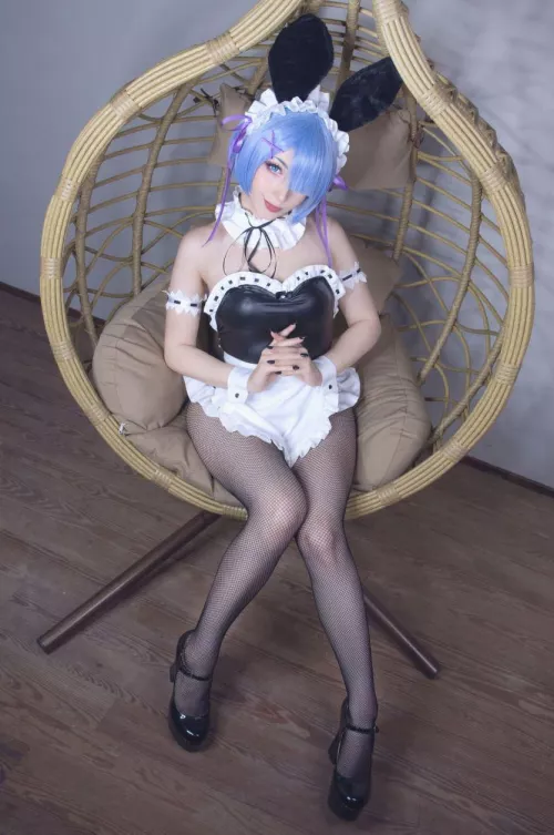 Rem cosplay by (Shiroktsne) 