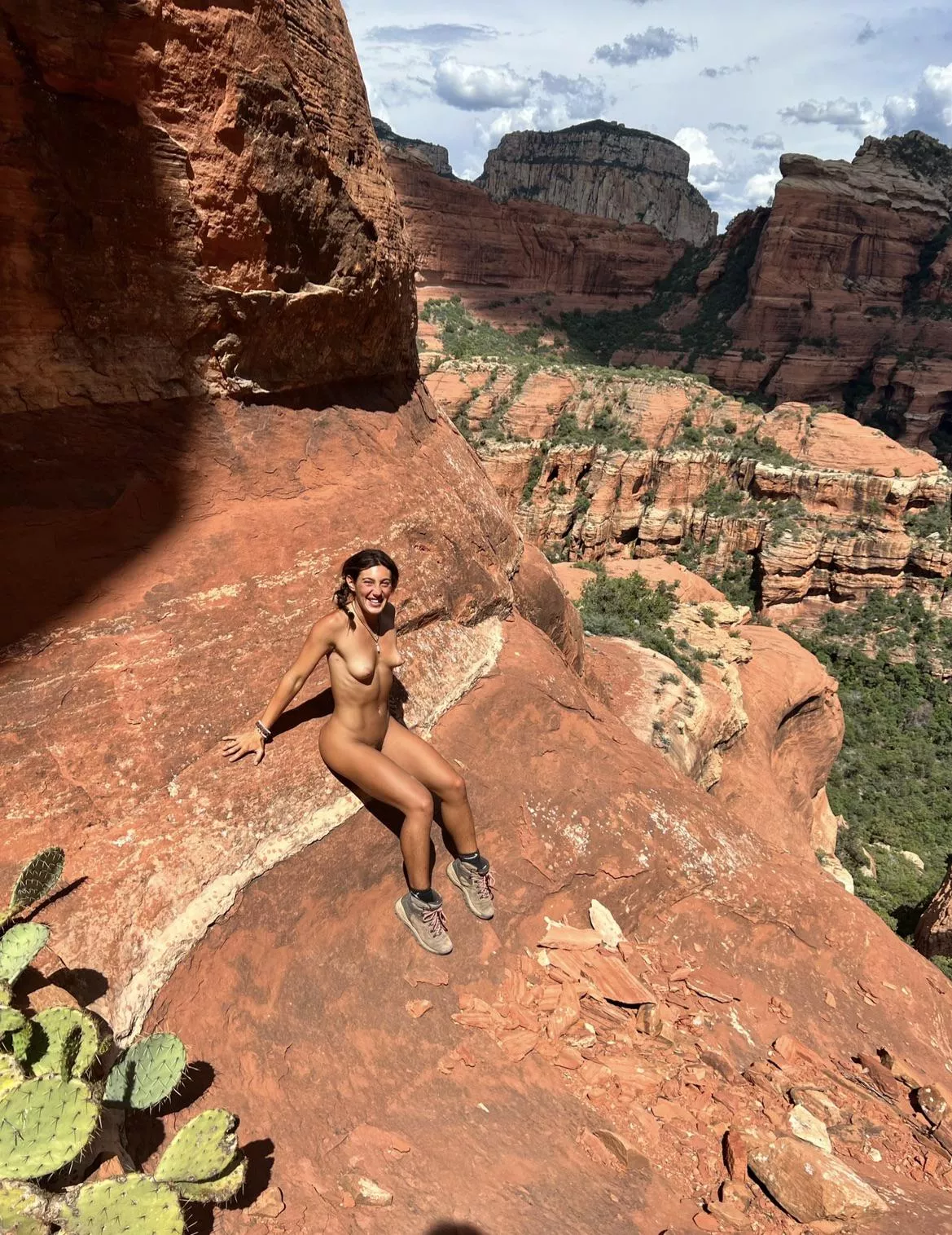 Rock climbing nude is so liberating but also alittle nerve wrecking. 