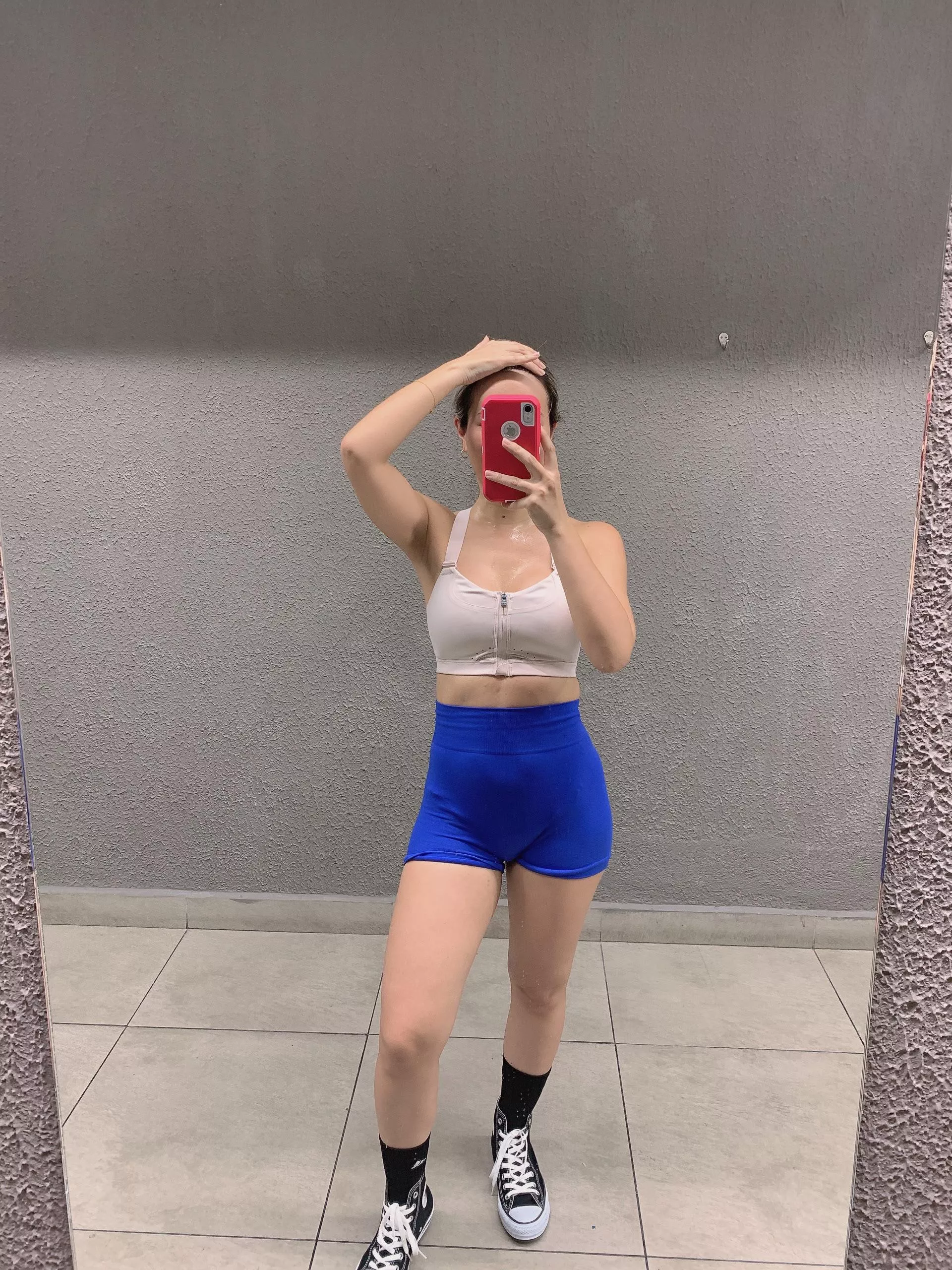 So sweaty after my leg day 