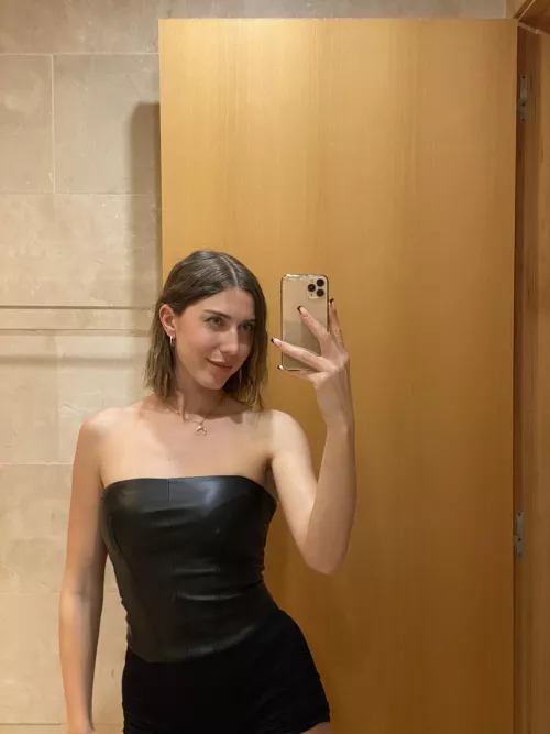 This black dress looks really gorgeous on me
