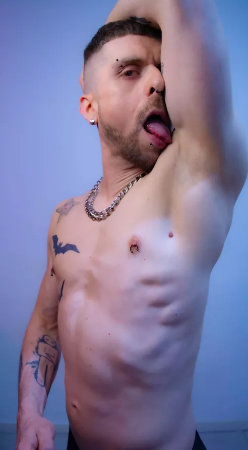 Who likes hairless pits?