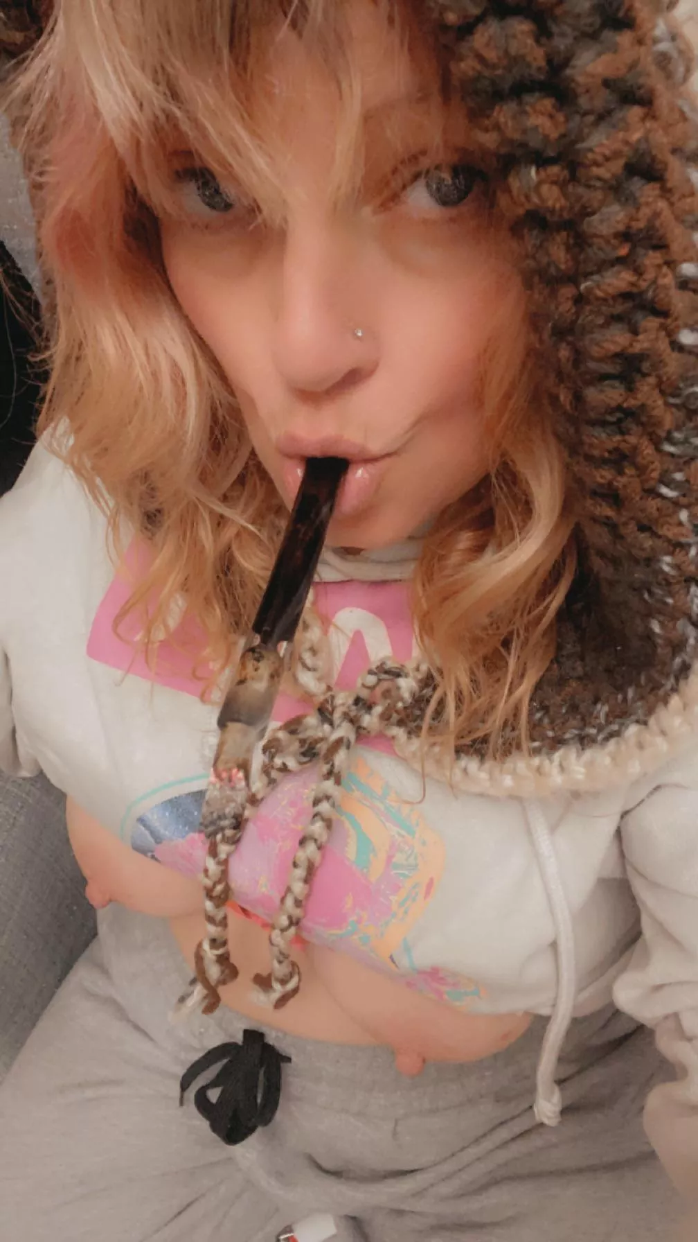 You don’t get round lips like that from eating 3 square meals a day😈