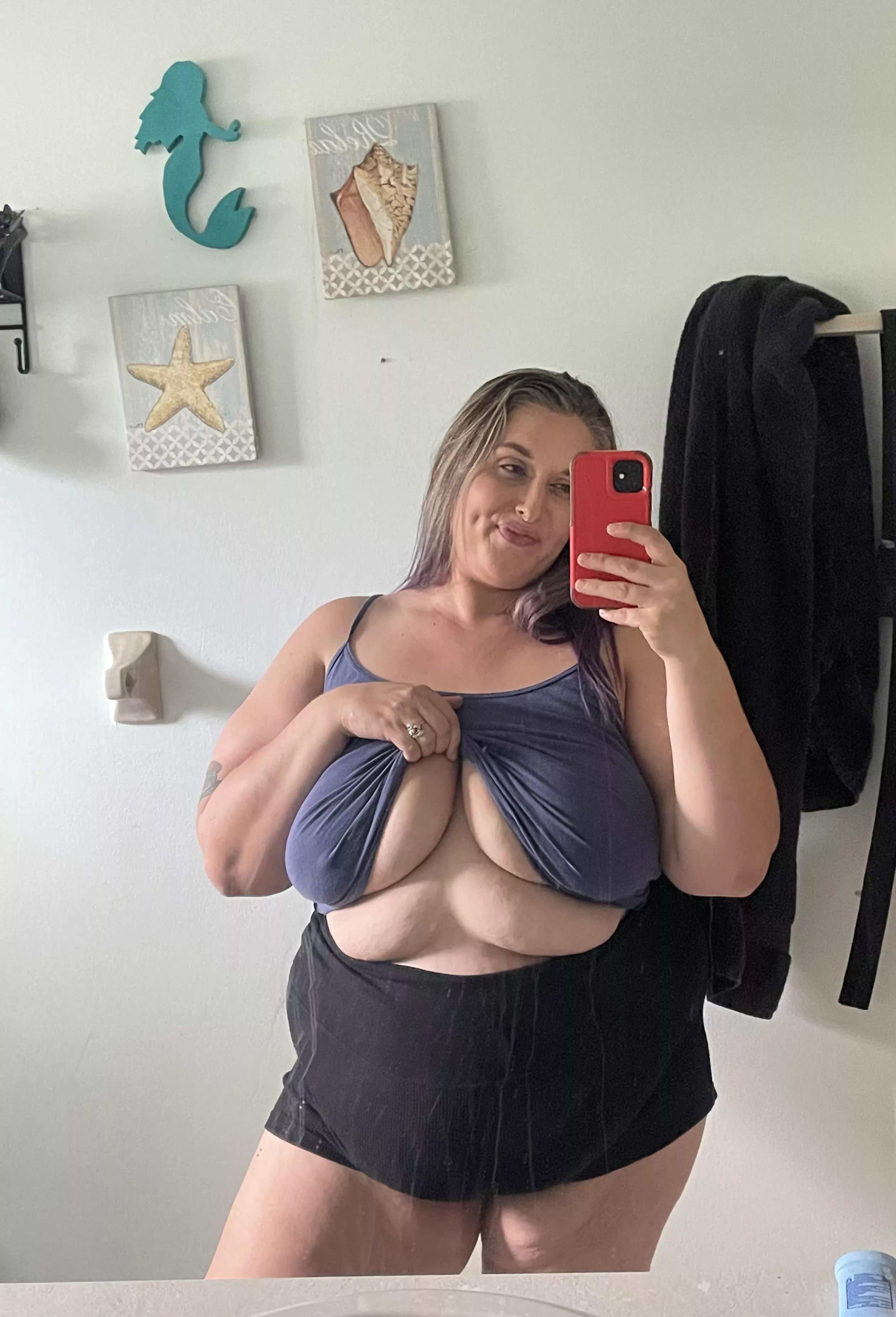 You like my big tits babe 
