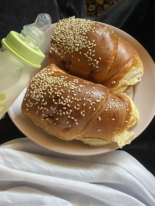 Breakfast only! Fist post hehe >_<